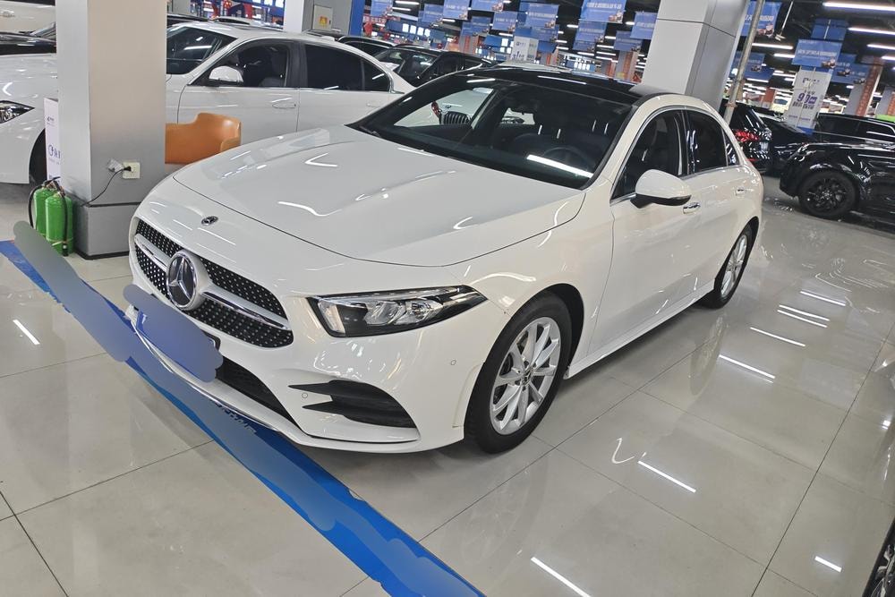 Mercedes-Benz A-Class 2022 — фото автомобиля 1