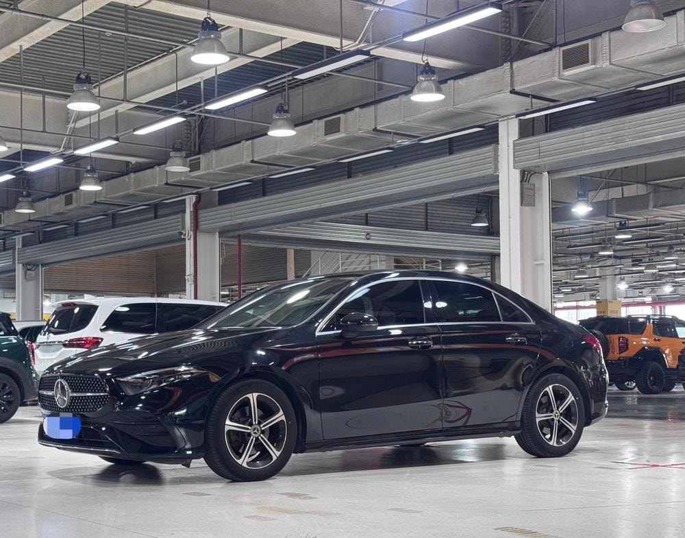 Mercedes-Benz A-Class 2023 — фото автомобиля 1
