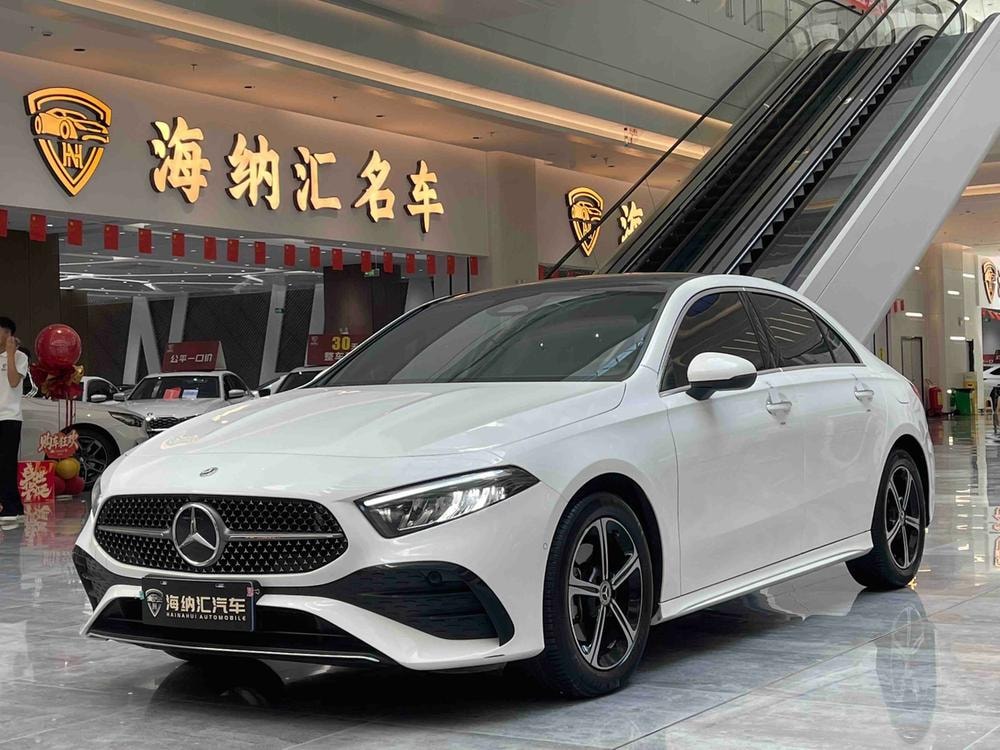 Mercedes-Benz A-Class 2025 — фото автомобиля 1