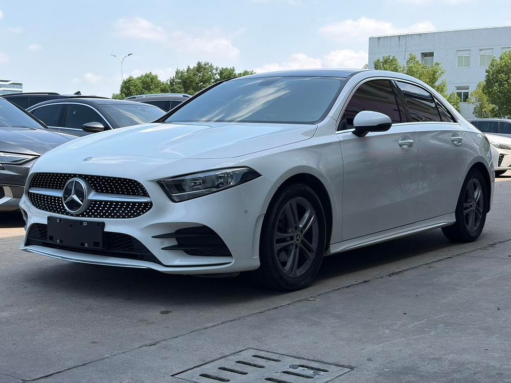 Mercedes-Benz A-Class 2022 — фото автомобиля 1