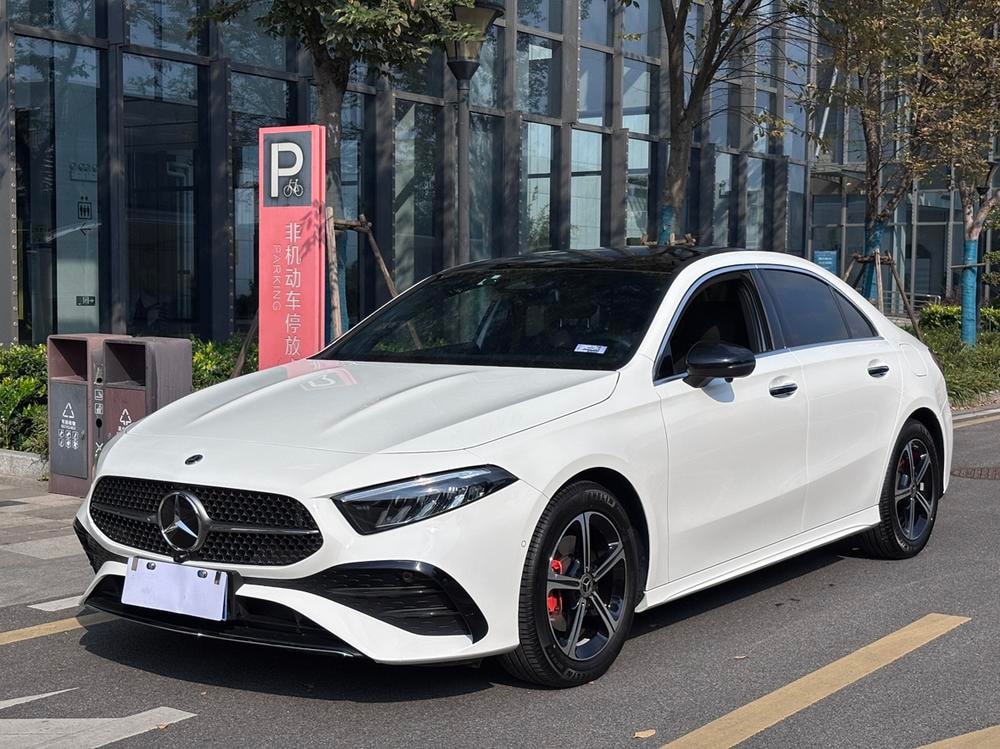 Mercedes-Benz A-Class 2024 — фото автомобиля