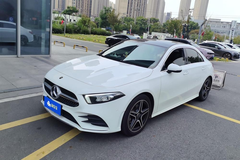 Mercedes-Benz A-Class 2019 — фото автомобиля