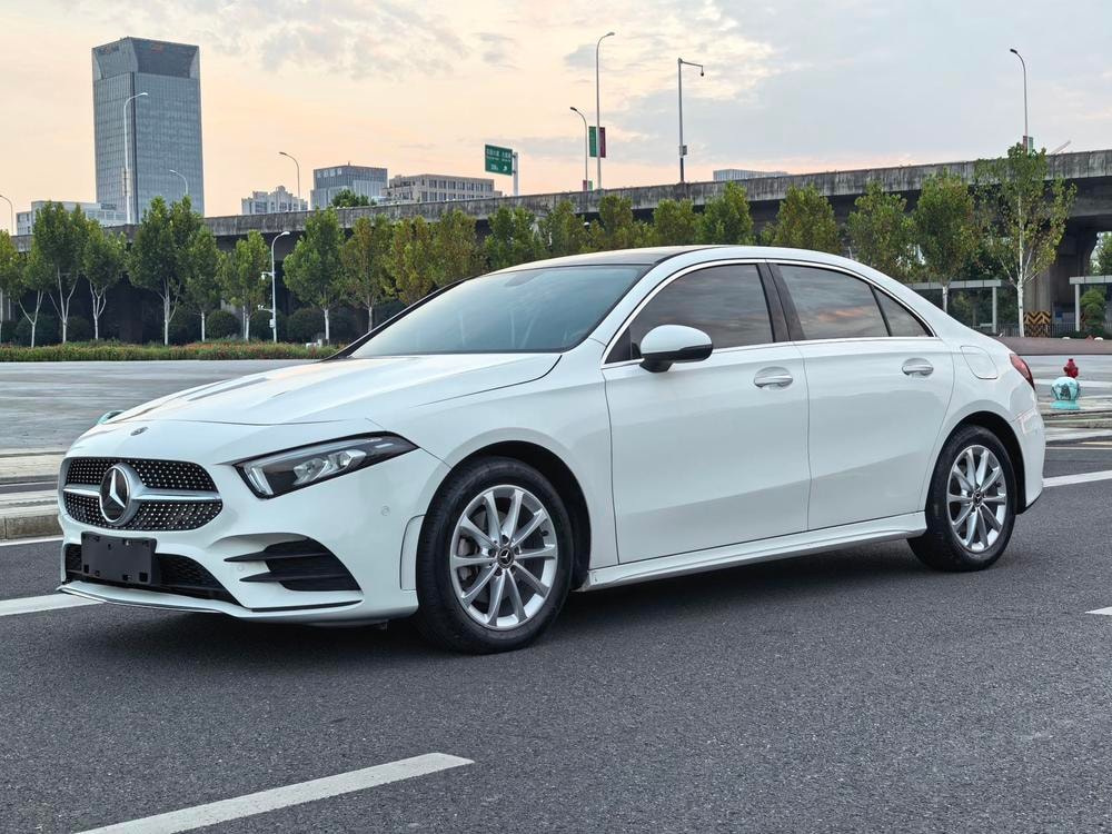 Mercedes-Benz A-Class 2021 — фото автомобиля 1