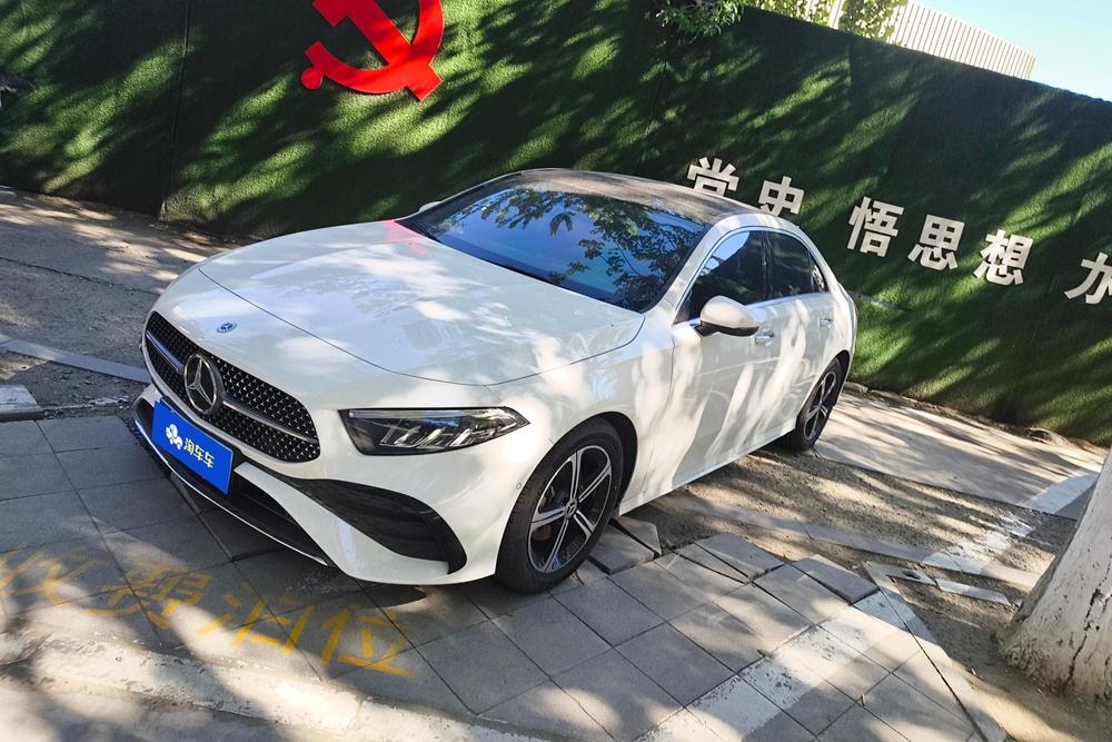 Mercedes-Benz A-Class 2025 — фото автомобиля 1