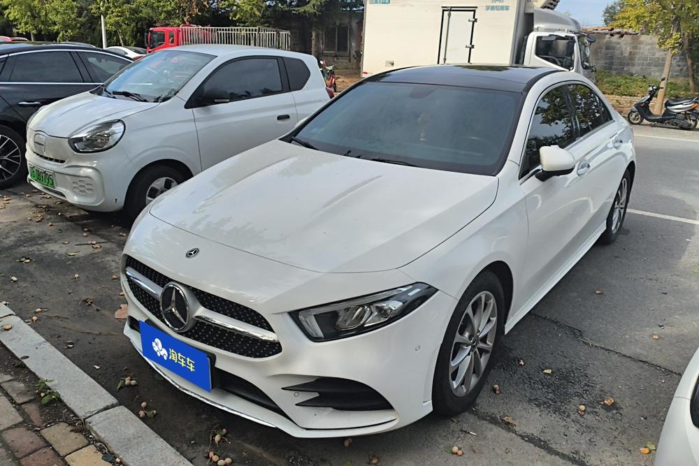 Mercedes-Benz A-Class 2021 — фото автомобиля