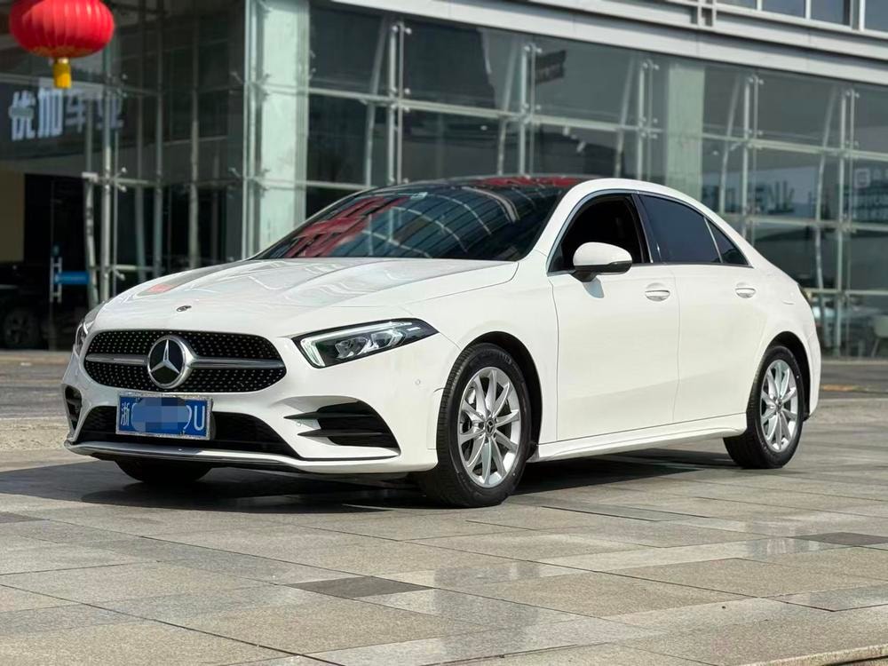Mercedes-Benz A-Class 2020 — фото автомобиля
