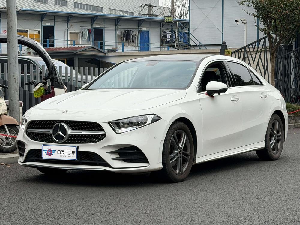 Mercedes-Benz A-Class 2020 — фото автомобиля