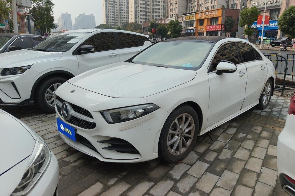 Mercedes-Benz A-Class 2021 — фото автомобиля