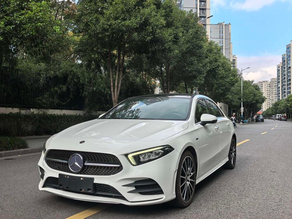 Mercedes-Benz A-Class 2019 — фото автомобиля