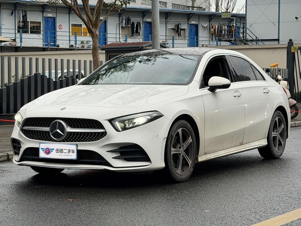 Mercedes-Benz A-Class 2022 — фото автомобиля