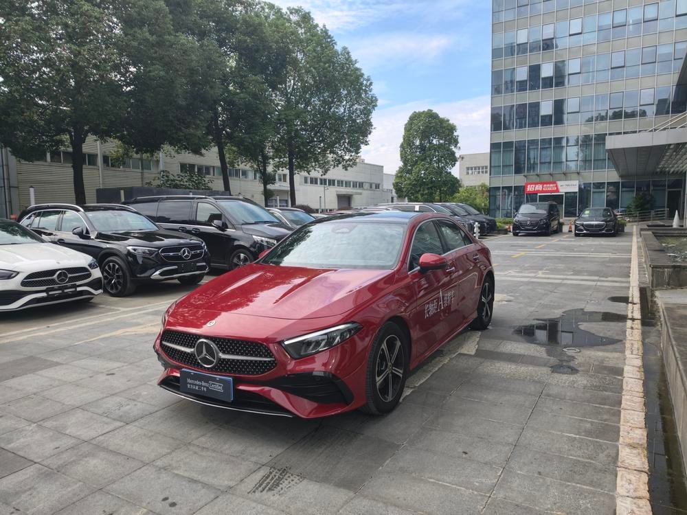 Mercedes-Benz A-Class 2023 — фото автомобиля 1