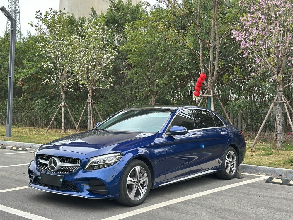 Mercedes-Benz C-Class 2021 — фото автомобиля