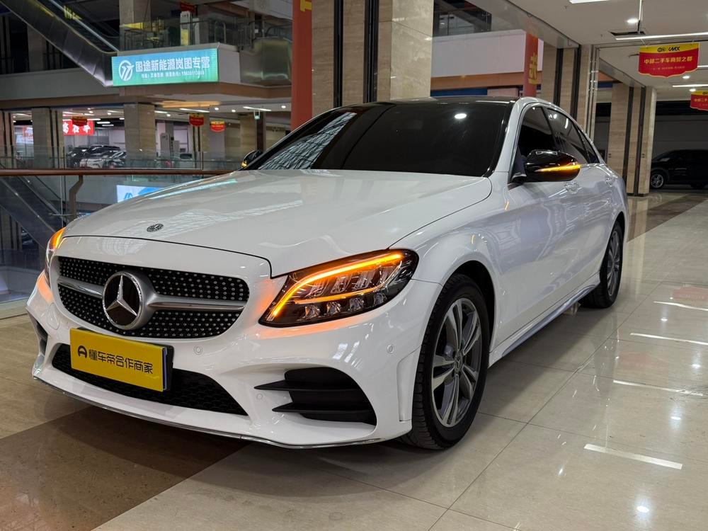 Mercedes-Benz C-Class 2021 — фото автомобиля