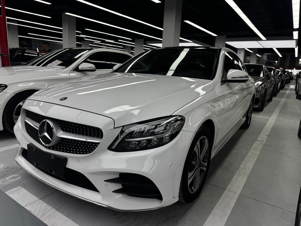 Mercedes-Benz C-Class 2021 — фото автомобиля