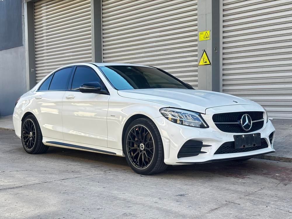 Mercedes-Benz C-Class 2021 — фото автомобиля