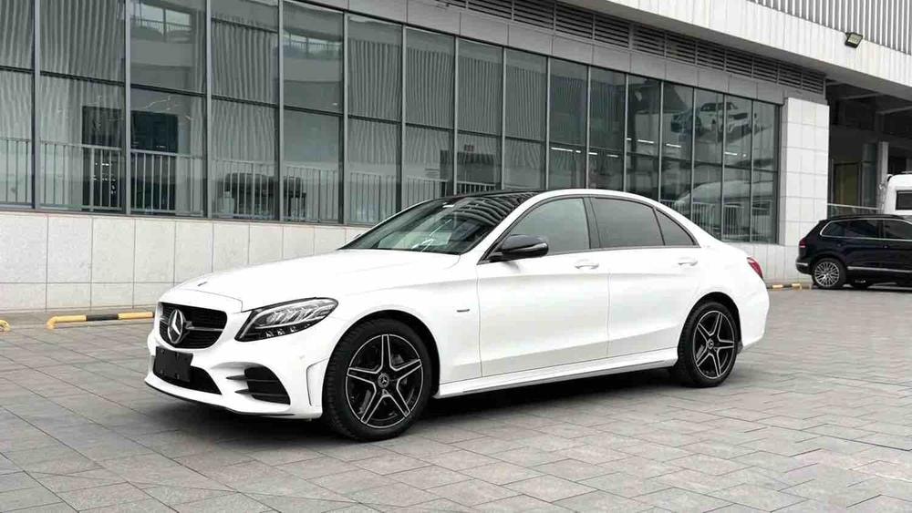Mercedes-Benz C-Class 2021 — фото автомобиля