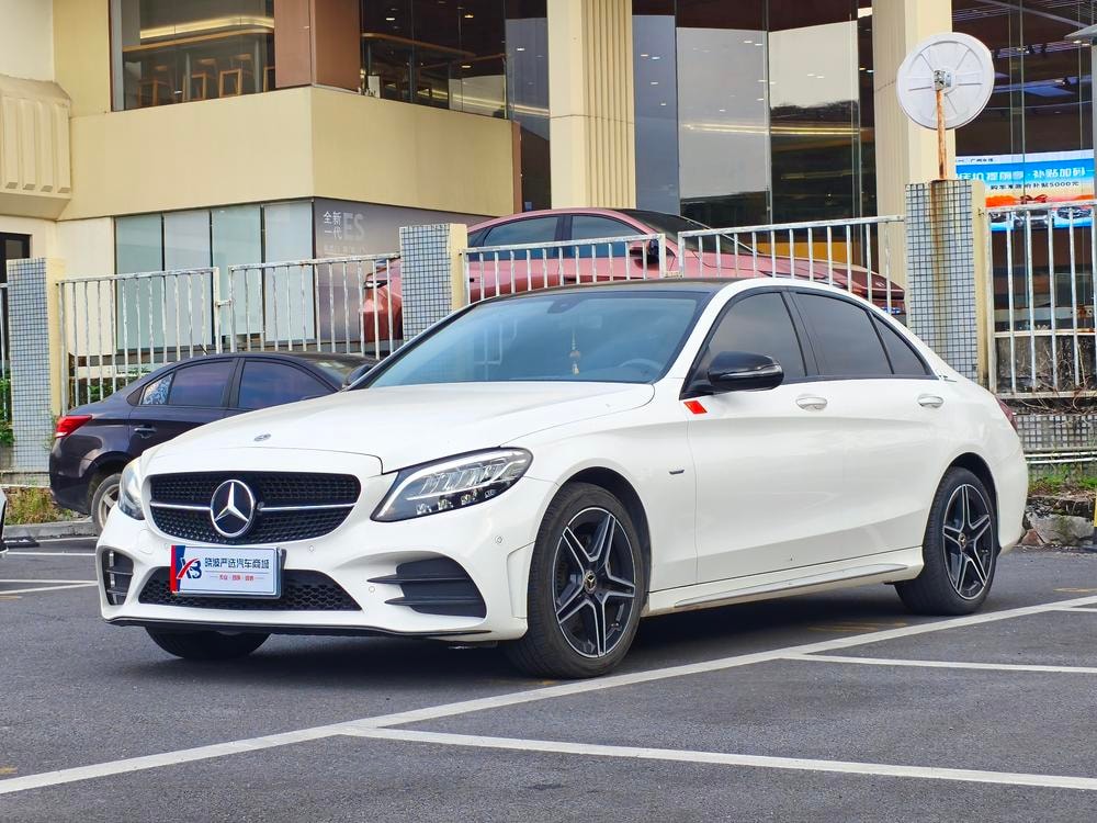 Mercedes-Benz C-Class 2021 — фото автомобиля