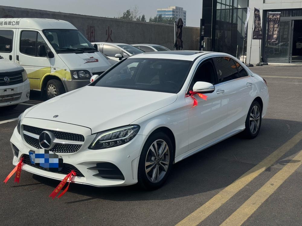 Mercedes-Benz C-Class 2019 — фото автомобиля