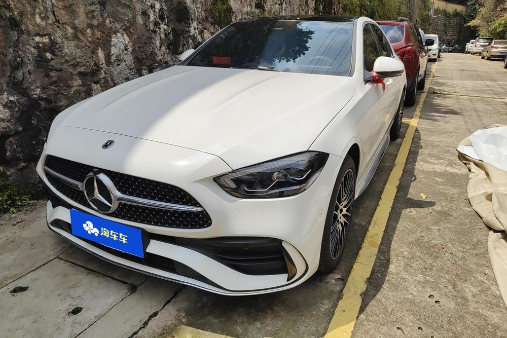 Mercedes-Benz C-Class 2025 — фото автомобиля 1