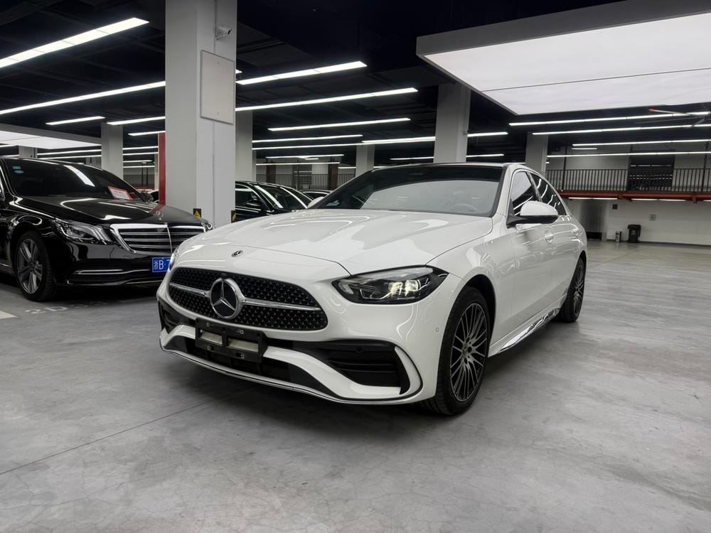 Mercedes-Benz C-Class 2023 — фото автомобиля