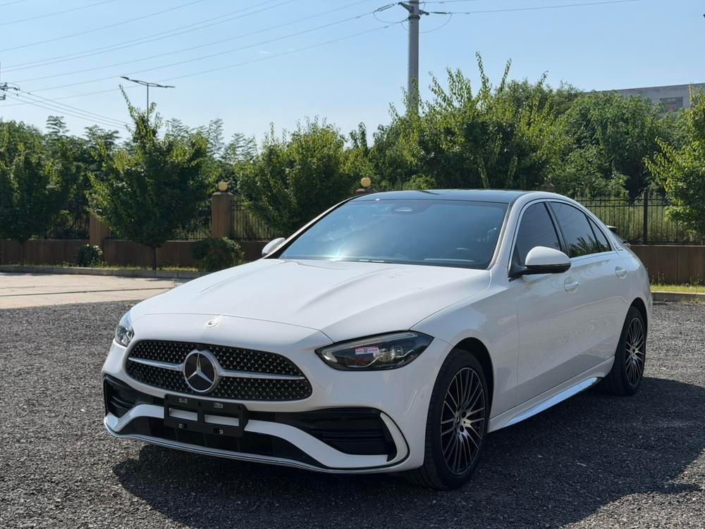 Mercedes-Benz C-Class 2025 — фото автомобиля 1