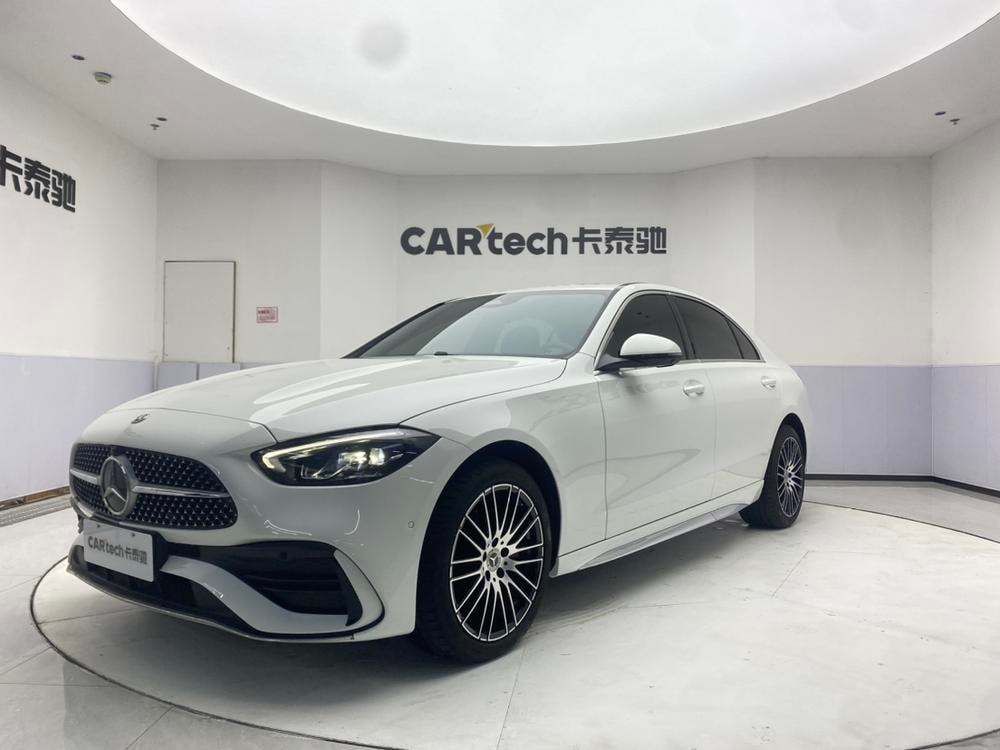Mercedes-Benz C-Class 2025 — фото автомобиля 1