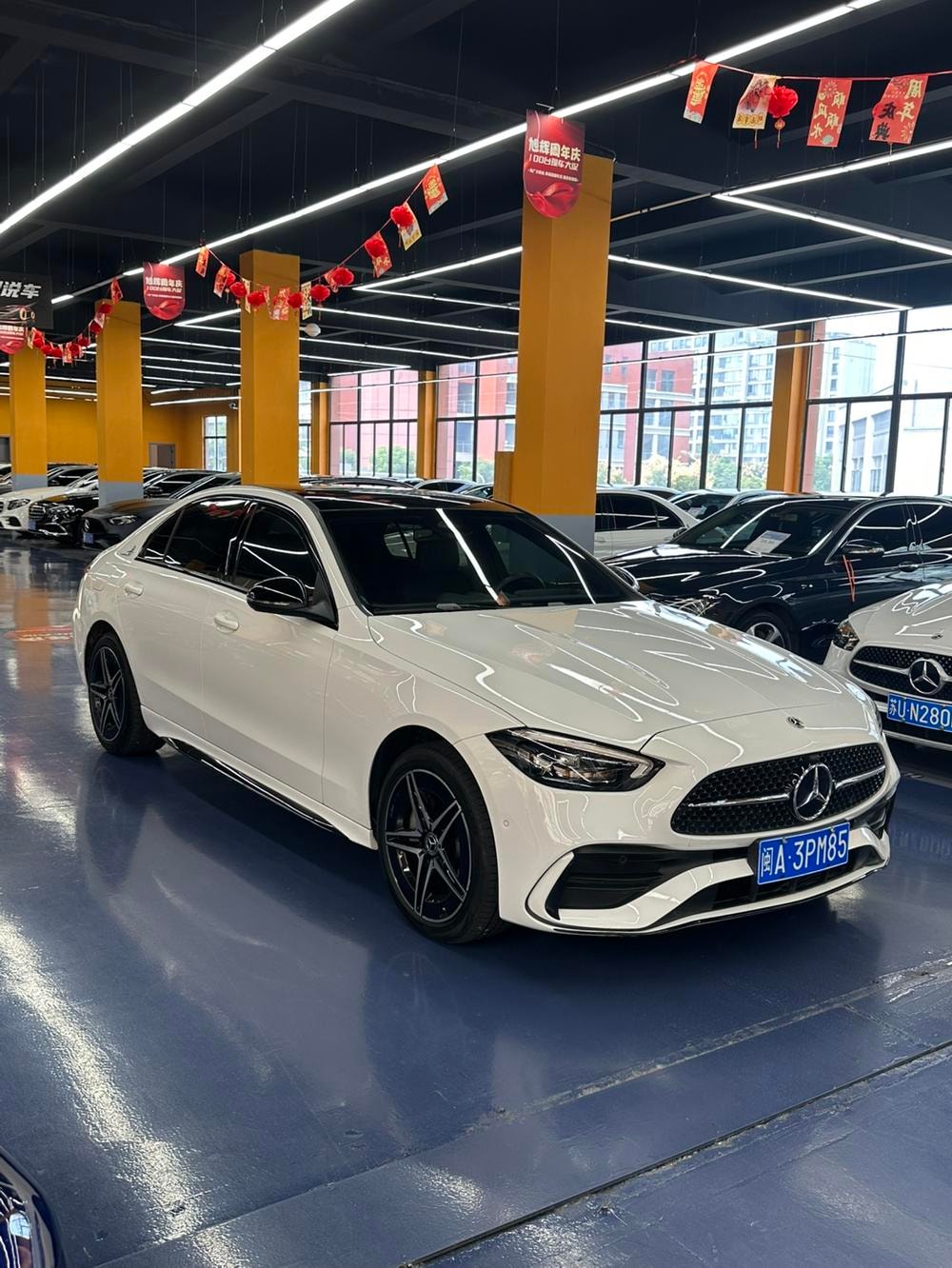 Mercedes-Benz C-Class 2023 — фото автомобиля