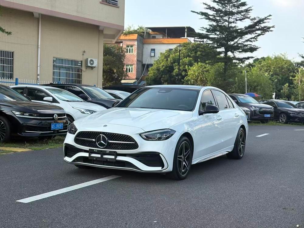 Mercedes-Benz C-Class 2023 — фото автомобиля 1