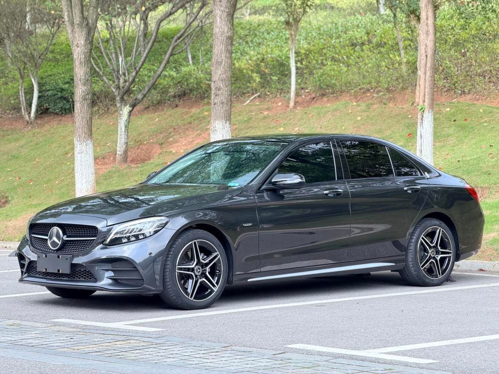 Mercedes-Benz C-Class 2021 — фото автомобиля