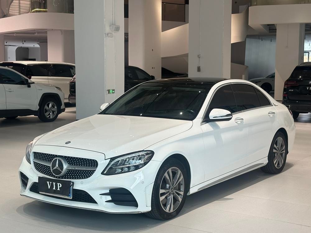 Mercedes-Benz C-Class 2021 — фото автомобиля