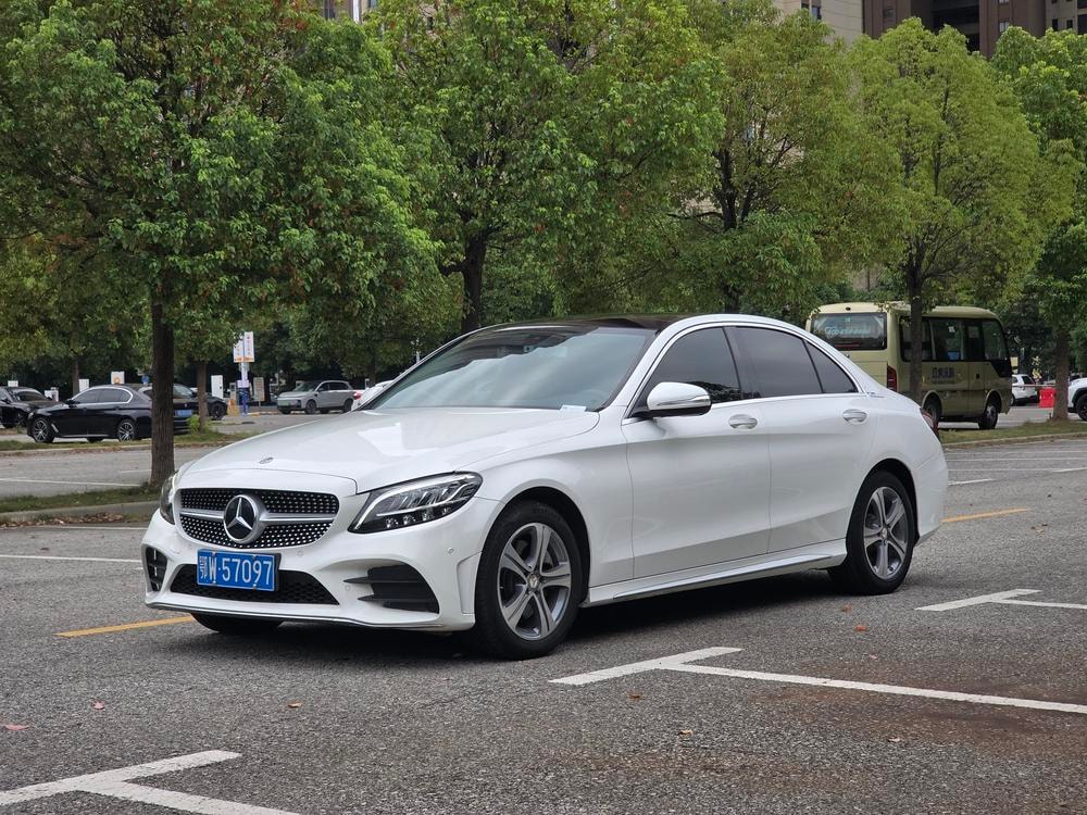 Mercedes-Benz C-Class 2020 — фото автомобиля