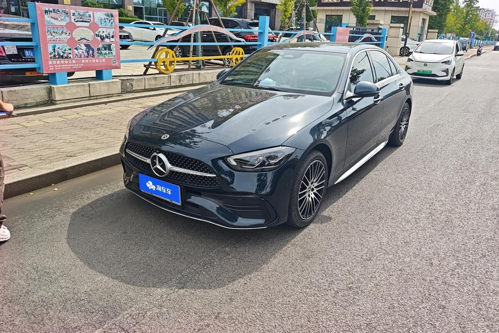 Mercedes-Benz C-Class 2023 — фото автомобиля