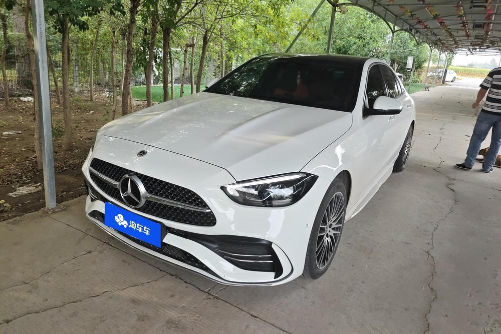 Mercedes-Benz C-Class 2025 — фото автомобиля 1