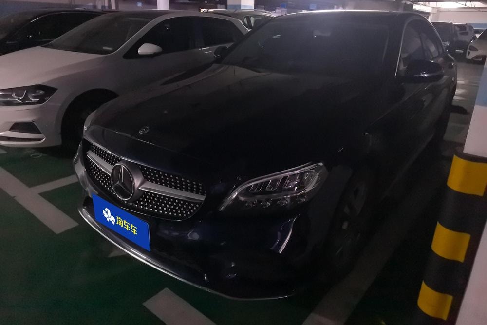 Mercedes-Benz C-Class 2019 — фото автомобиля