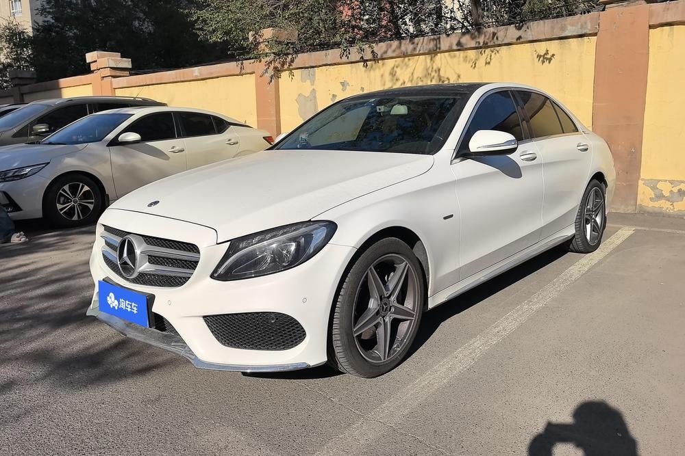 Mercedes-Benz C-Class 2018 — фото автомобиля