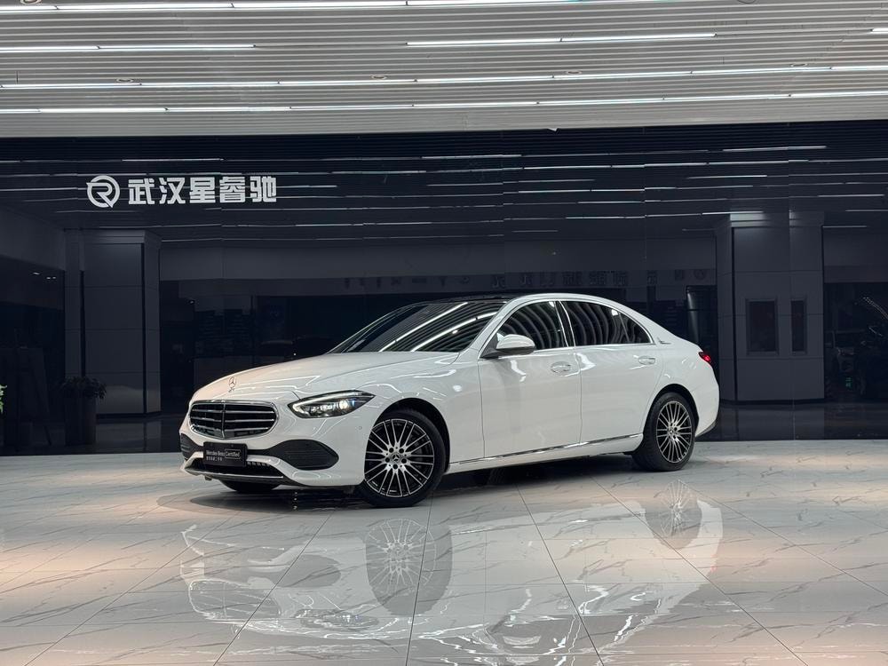 Mercedes-Benz C-Class 2023 — фото автомобиля