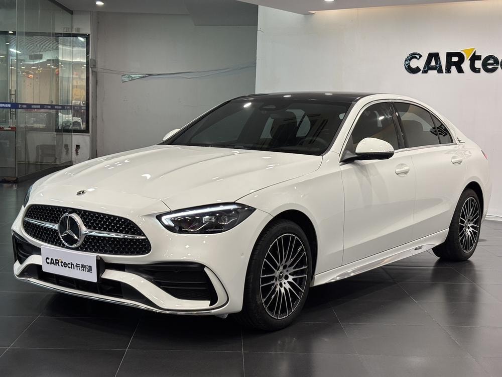 Mercedes-Benz C-Class 2025 — фото автомобиля 1