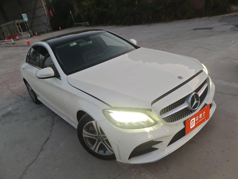 Mercedes-Benz C-Class 2019 — фото автомобиля