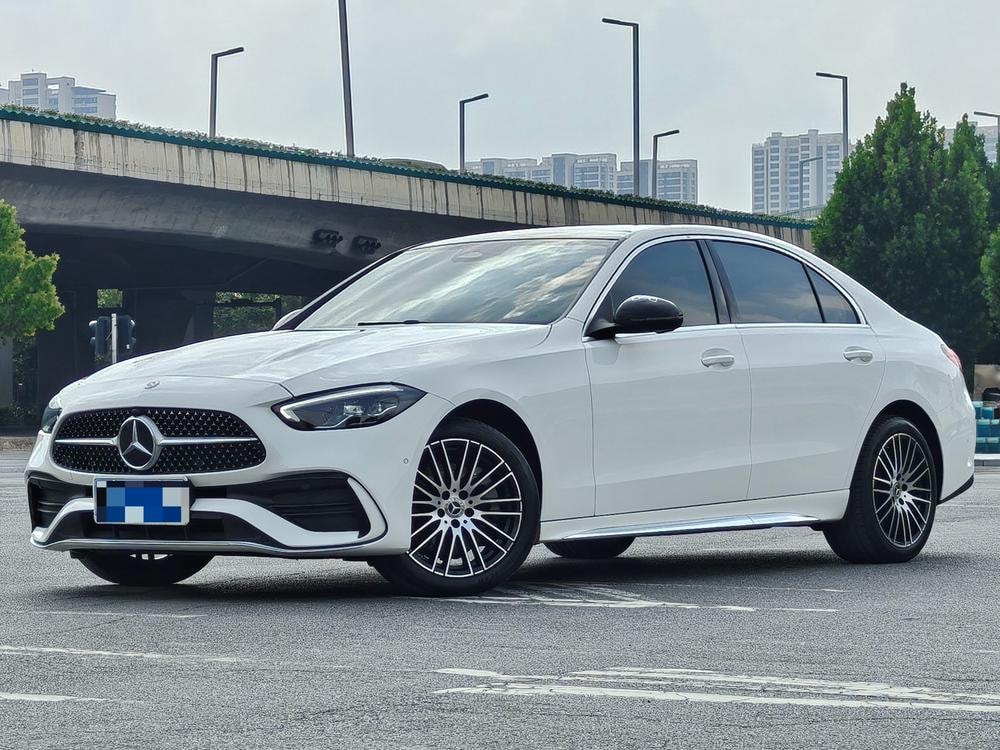 Mercedes-Benz C-Class 2023 — фото автомобиля