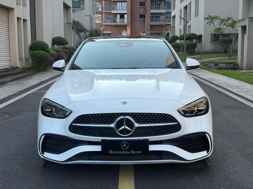 Mercedes-Benz C-Class 2023 — фото автомобиля