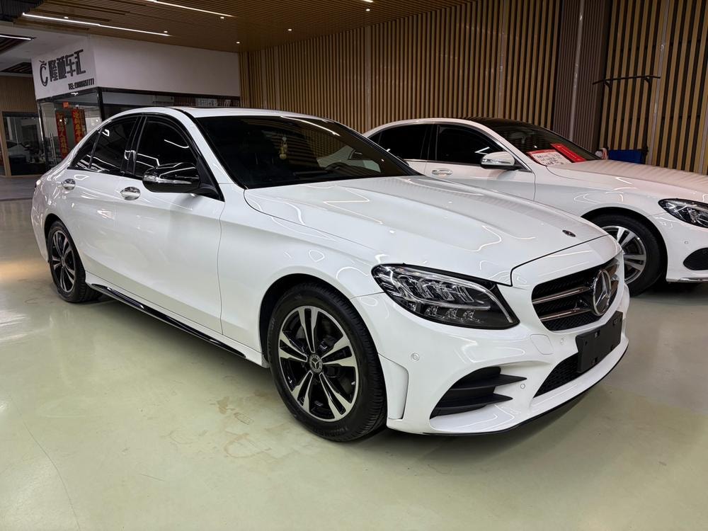 Mercedes-Benz C-Class 2019 — фото автомобиля 1