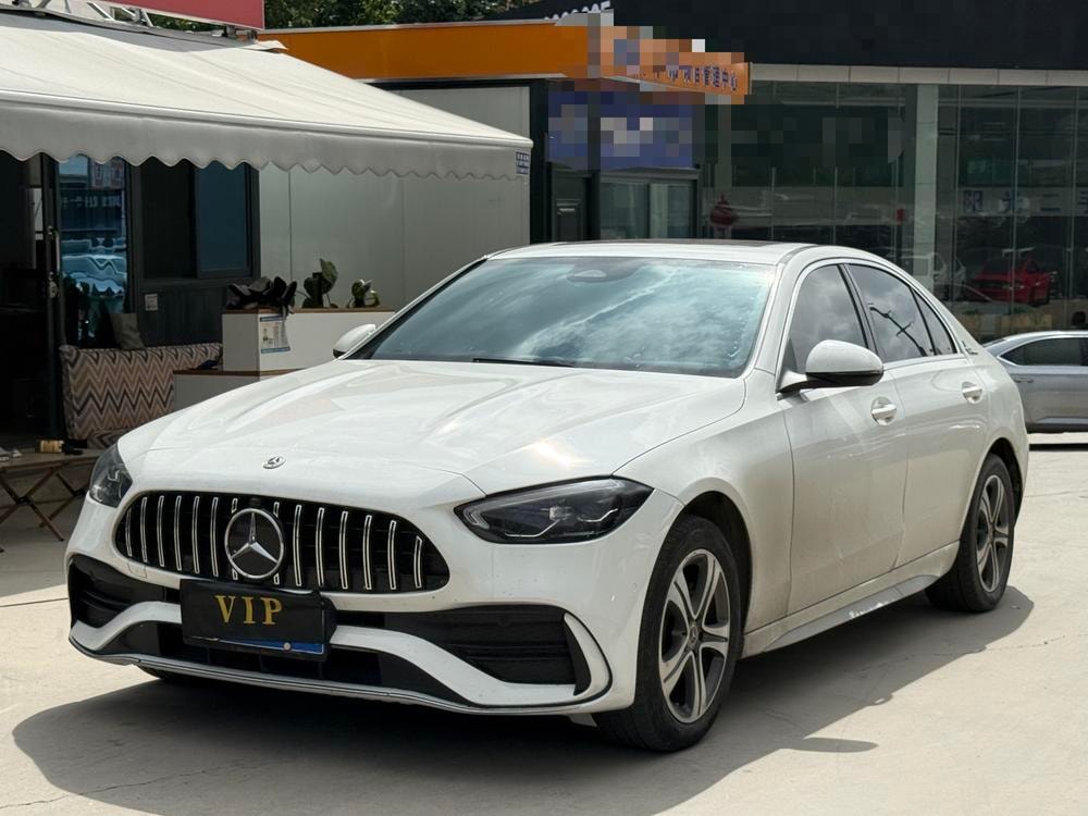 Mercedes-Benz C-Class 2023 — фото автомобиля