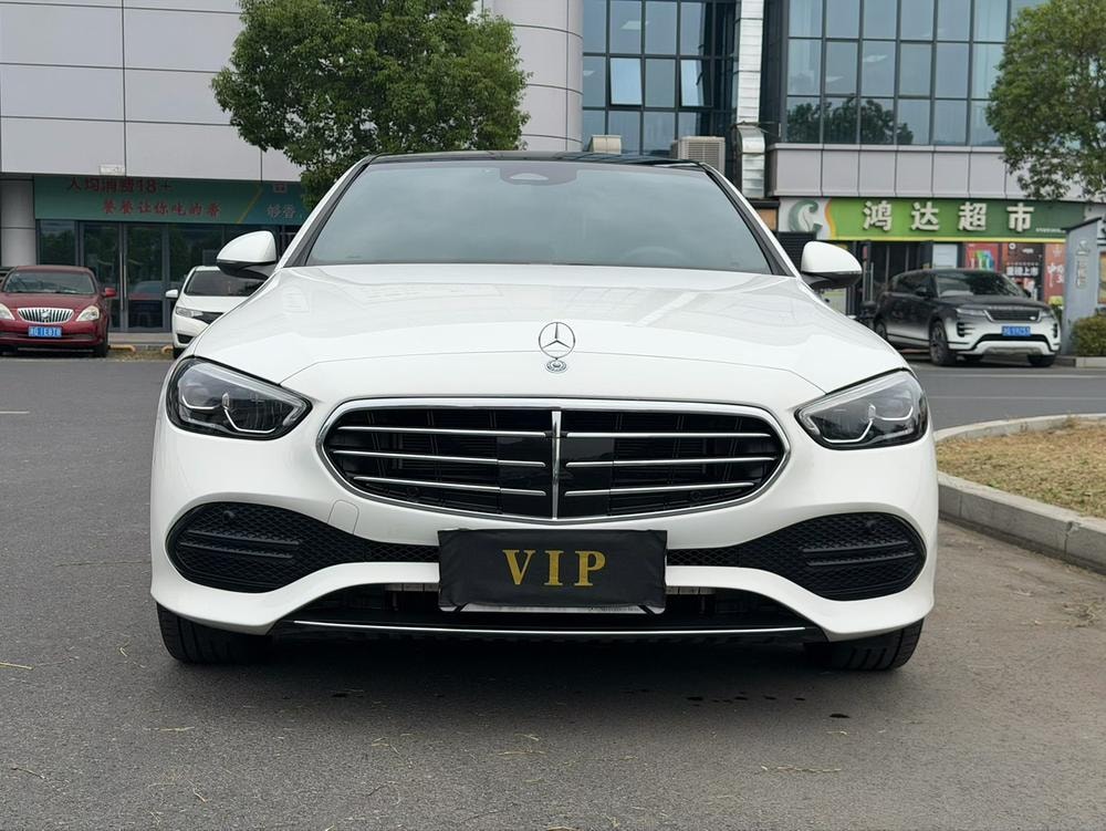 Mercedes-Benz C-Class 2024 — фото автомобиля 1