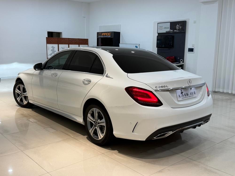 Mercedes-Benz C-Class 2019 — фото автомобиля 1