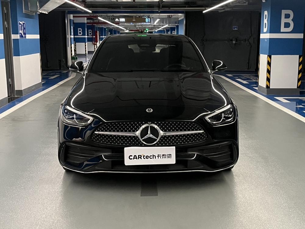Mercedes-Benz C-Class 2025 — фото автомобиля 1