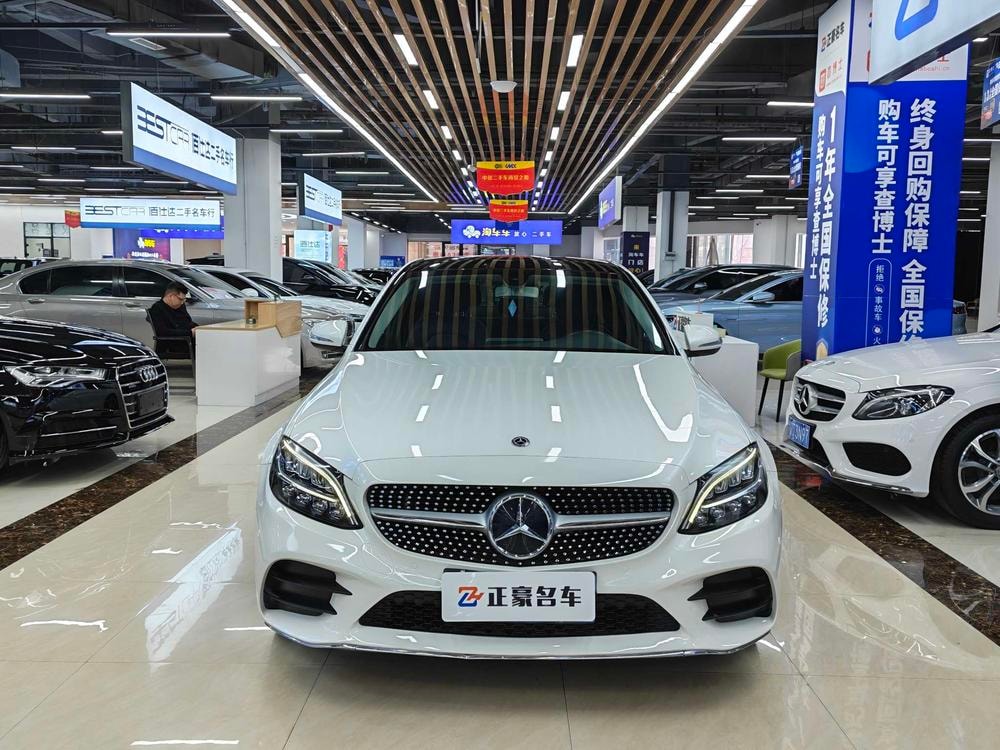 Mercedes-Benz C-Class 2019 — фото автомобиля