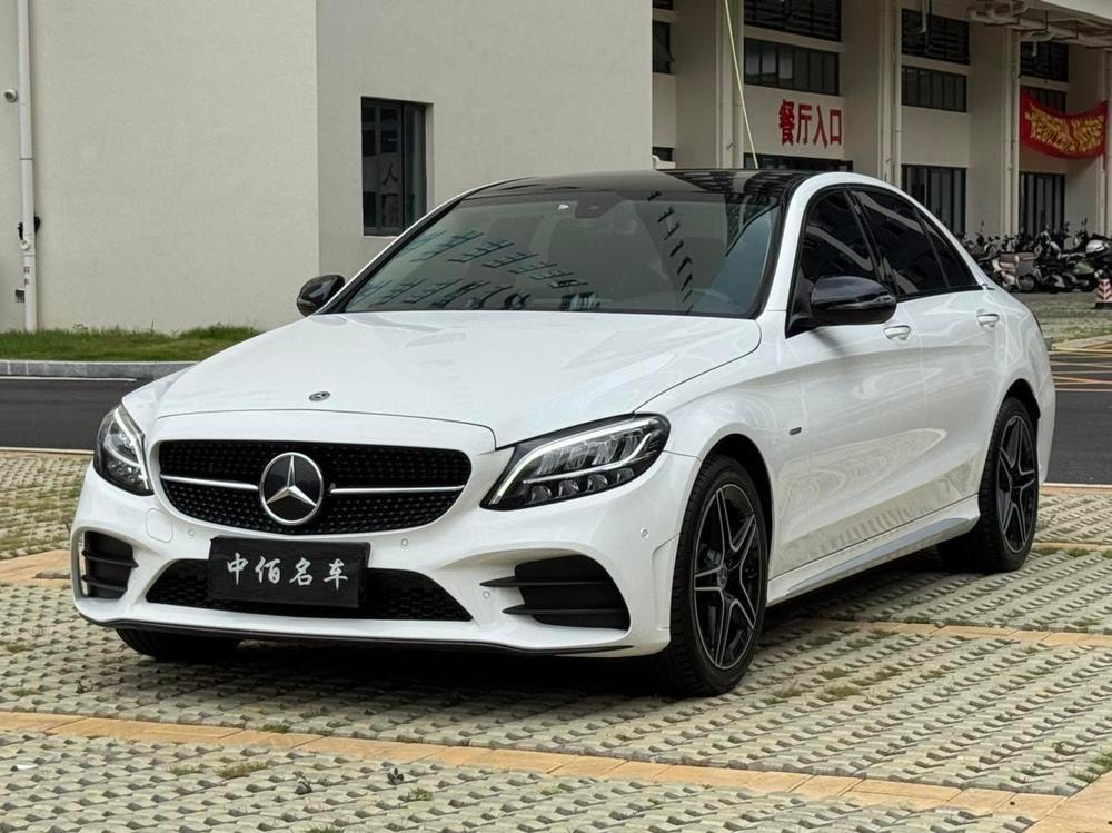 Mercedes-Benz C-Class 2021 — фото автомобиля