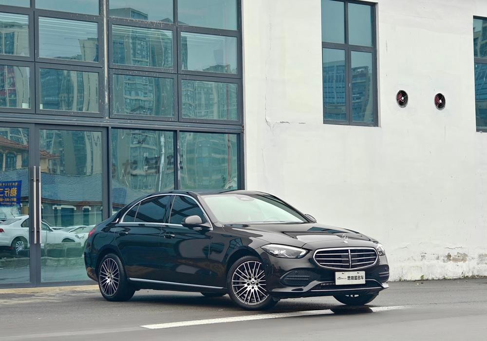 Mercedes-Benz C-Class 2023 — фото автомобиля 1