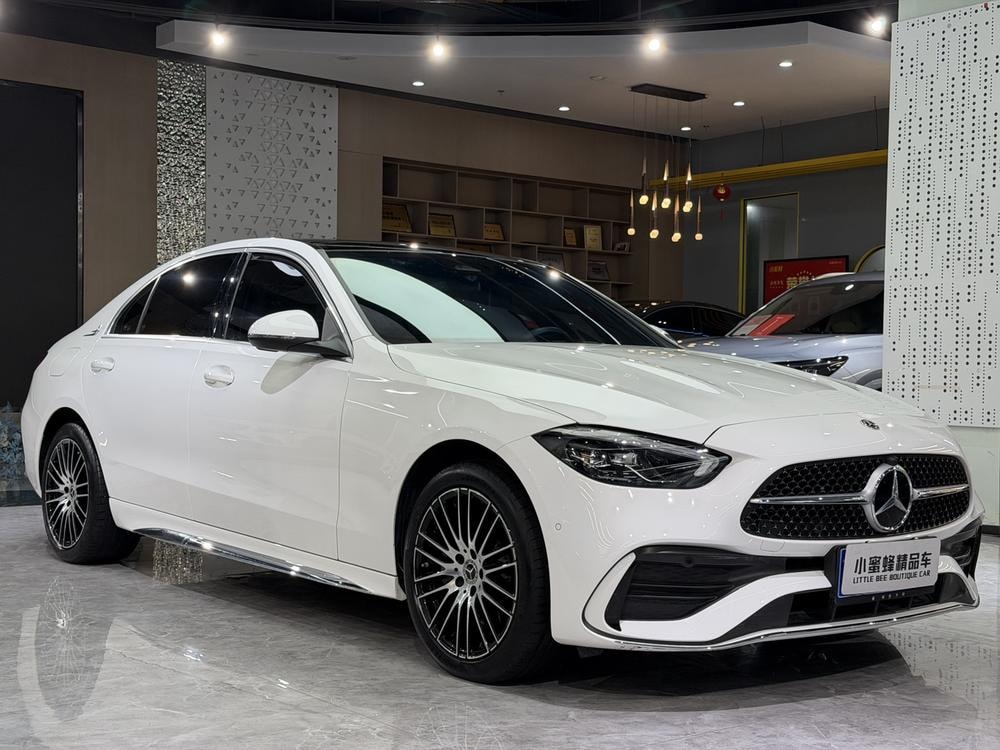 Mercedes-Benz C-Class 2023 — фото автомобиля 1