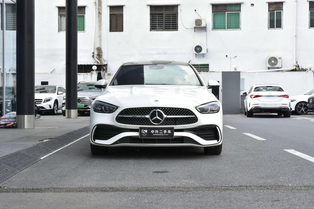 Mercedes-Benz C-Class 2025 — фото автомобиля